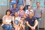 увеличить Глава династии Анатолий Ильич Поспелов в кругу детей и внуков