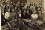 увеличить Работники колыванского камнерезного завода 1942 год