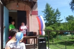 увеличить Флаг поднимает ветеран спорта Турнаев Владимир Григорьевич